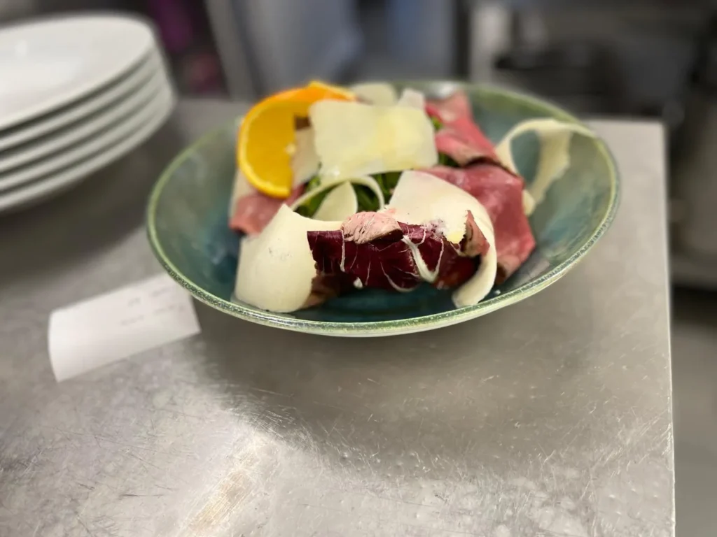 "Rindercarpaccio mit Parmesan