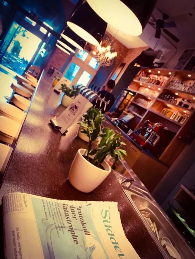 The Dom Bar am Abend mit gemütlicher Atmosphäre