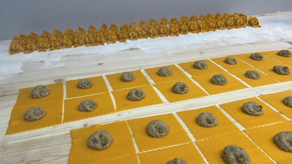 Handgemachte Tortellini und Ravioli in der Vorbereitung – The Dom Konstanz